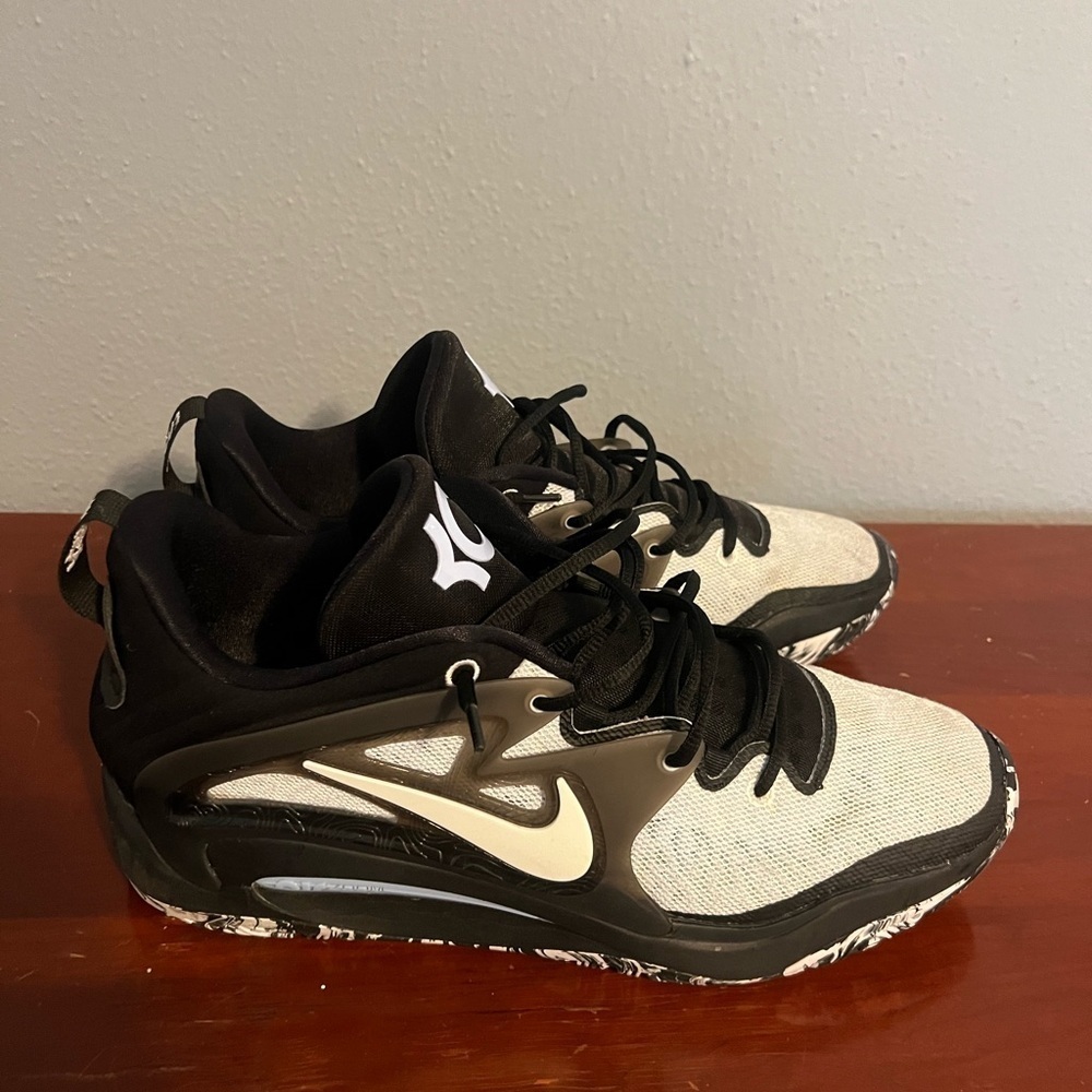 Nike Black and Cream Patterned Sneakers KD 15 Refuge Kevin Durant - Picture 5 of 8